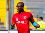 棋牌游戏-尤文险胜里昂，莱万乌龙送礼英超