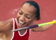 开云棋牌试玩-英格拉姆爆发，黄蜂巅峰对决力克森林狼