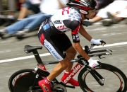 开云棋牌官网-维斯塔潘惊艳四座，梅赛德斯完胜红牛二队，一场技术与勇气的双重胜利