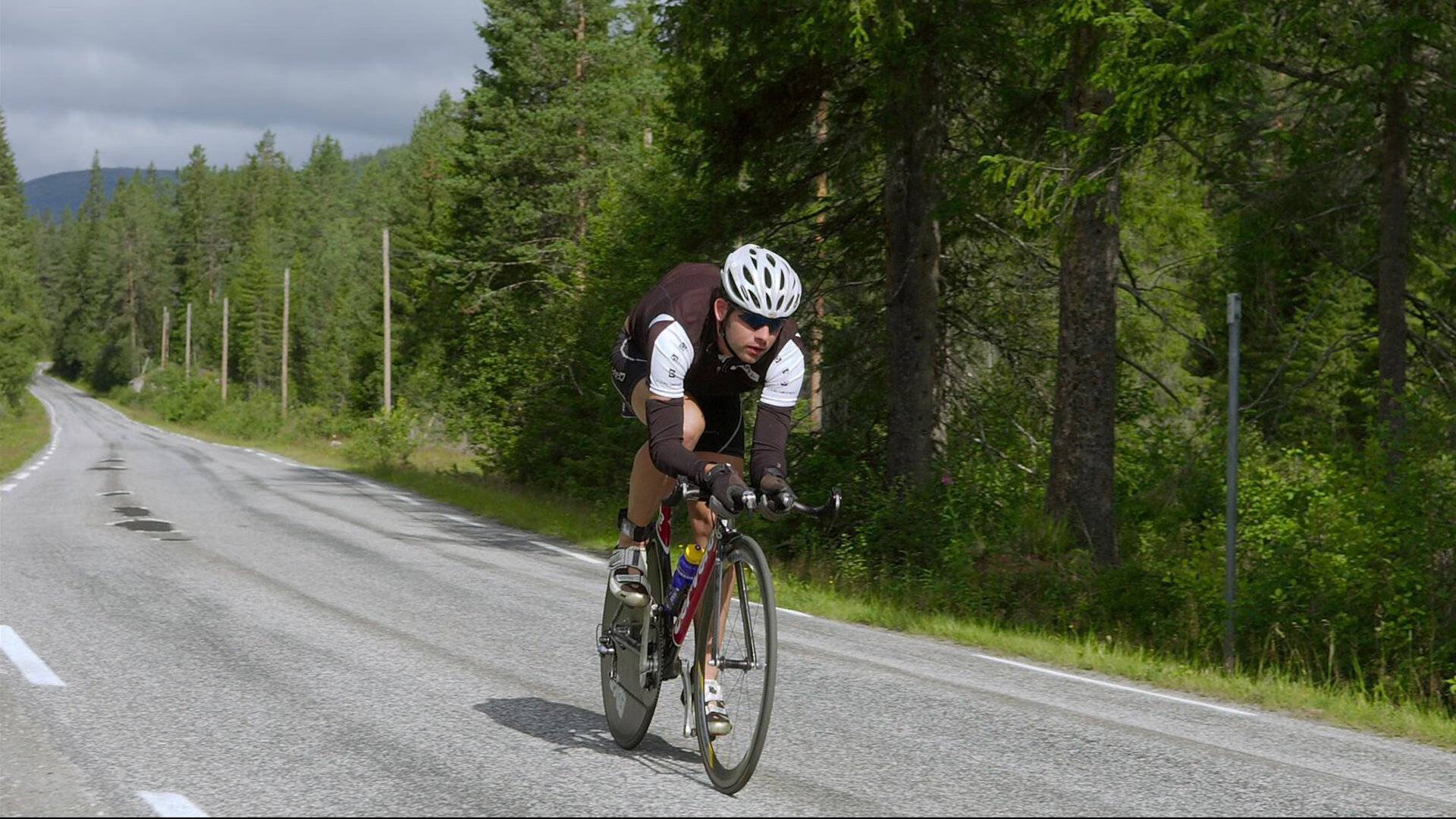 当活塞爆冷步行者，利拉德却在英超接管比赛，跨界竞技的奇妙隐喻