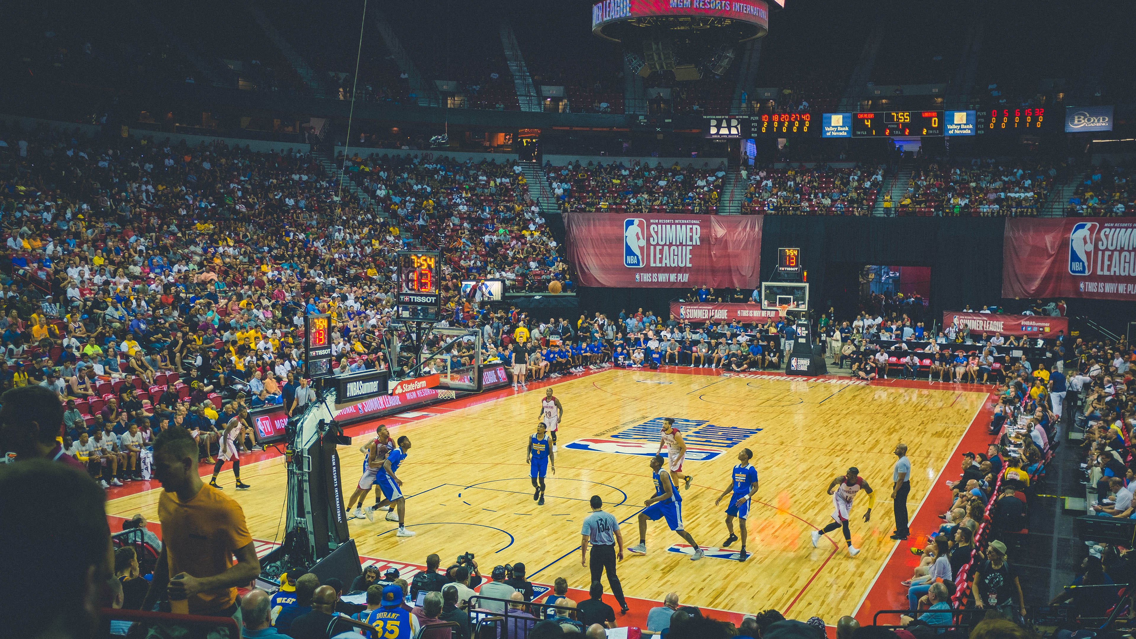 绝境双城记，步行者翻盘与库里王座下的北京回响