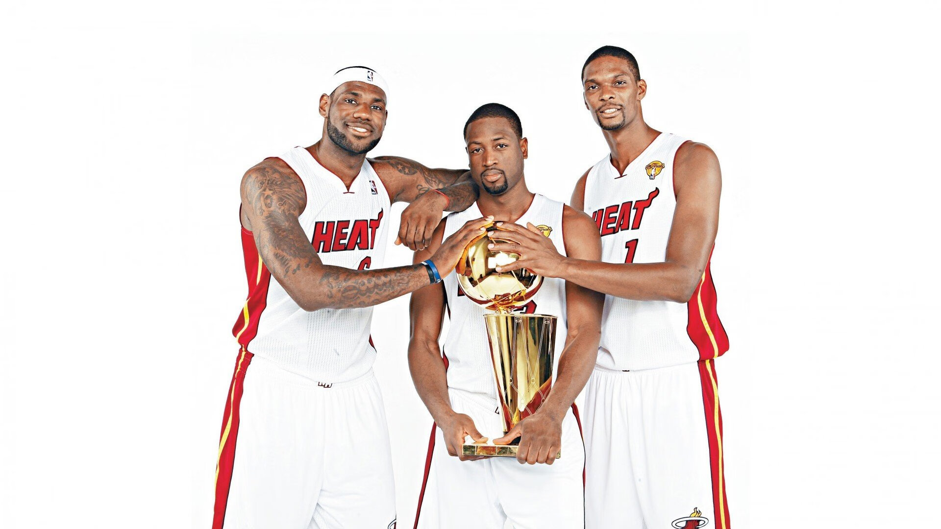 NBA总决赛之夜，三笘薰持续制造杀伤，当足球巨星闪耀篮球殿堂